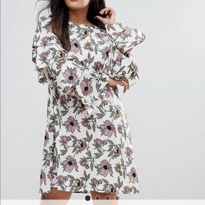 NWOT Ruffle sleeve floral print dress